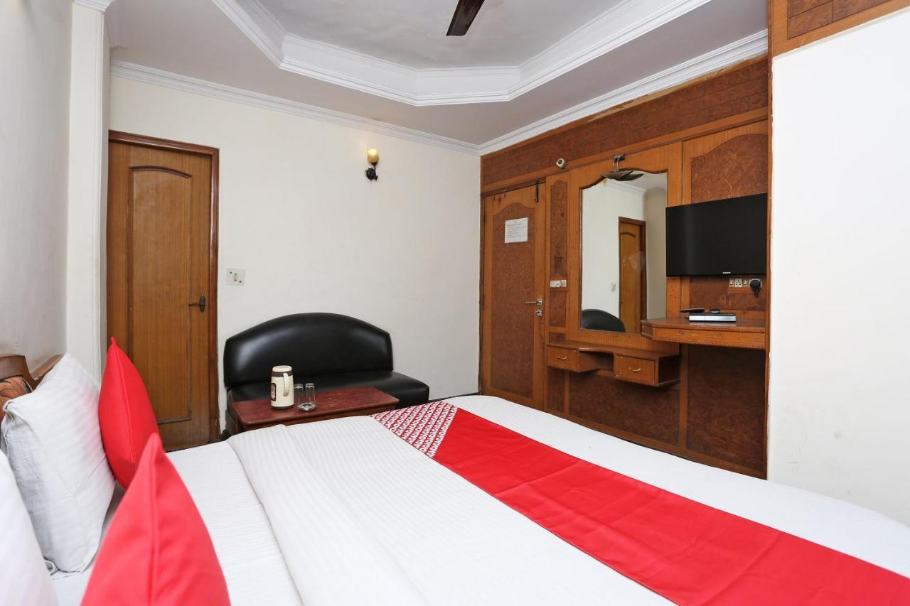 OYO 8188 Vardhmaan Inn Delhi  Buitenkant foto