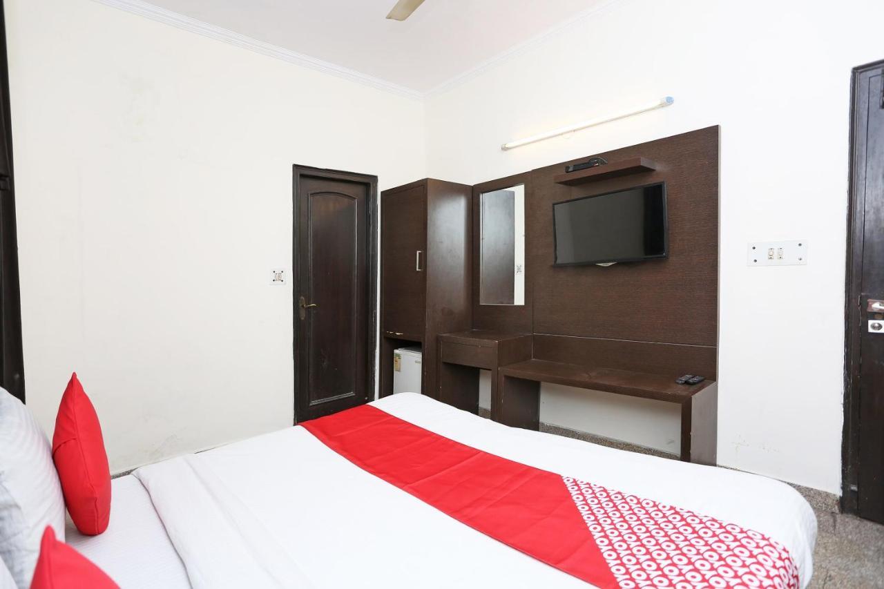 OYO 8188 Vardhmaan Inn Delhi  Buitenkant foto