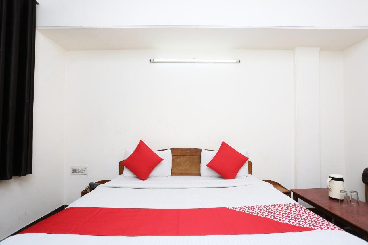 OYO 8188 Vardhmaan Inn Delhi  Buitenkant foto