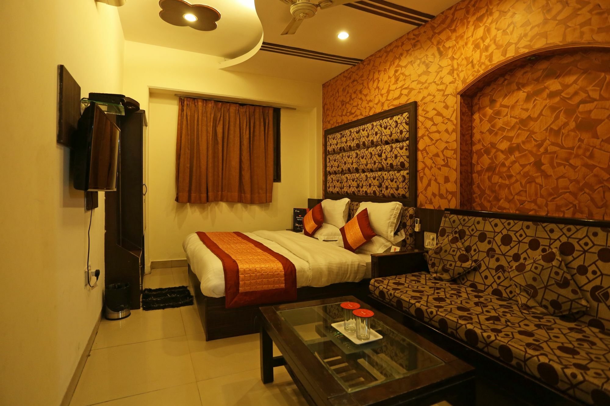 OYO 8188 Vardhmaan Inn Delhi  Buitenkant foto